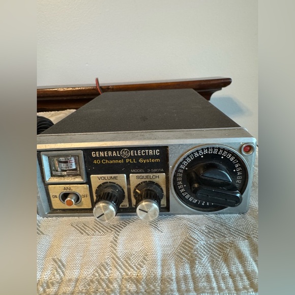 General Electric Model 3-5801A 40 Channel PLL System CB Radio NOT TESTED - Picture 2 of 12